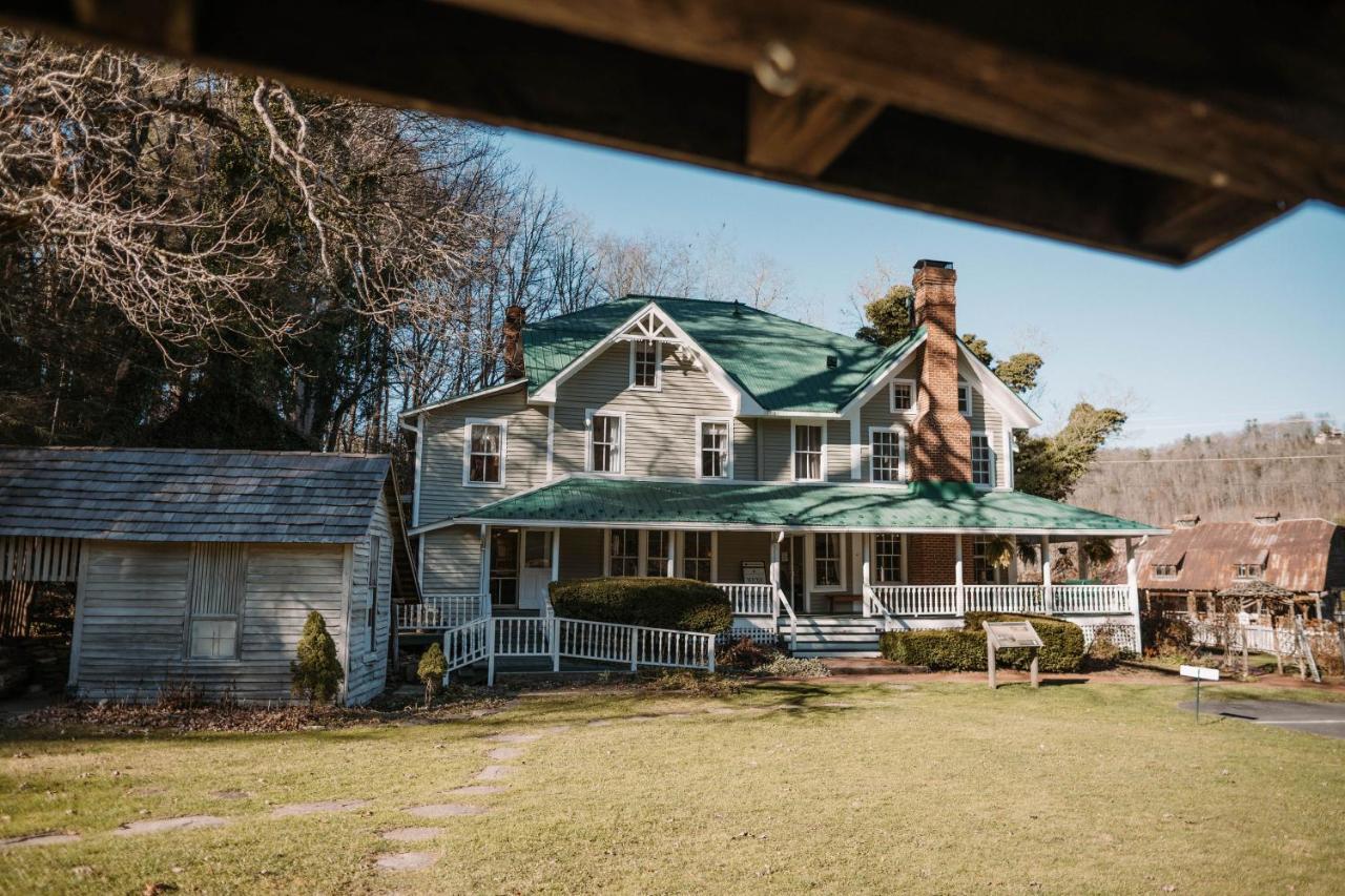 The Mast Farm Inn Valle Crucis Exterior photo