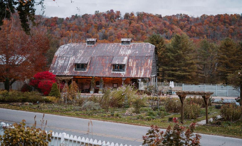 The Mast Farm Inn Valle Crucis Exterior photo